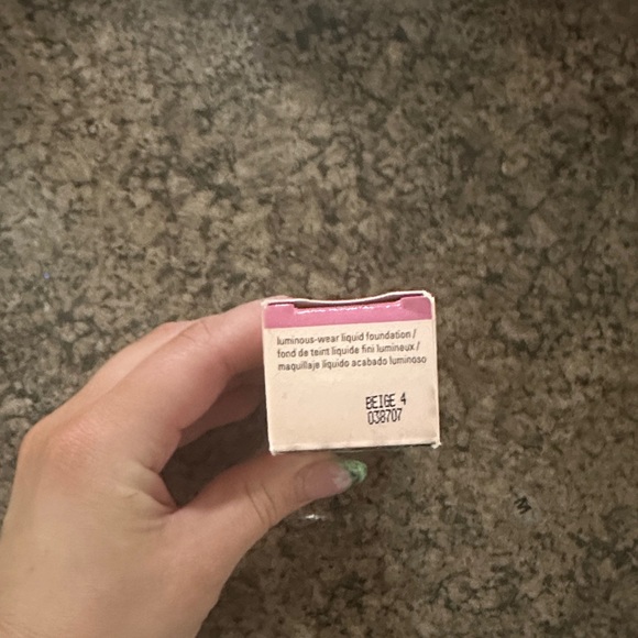 Mary Kay Timewise Luminous-Wear Liquid Foundation - Shade Beige 4 - Picture 3 of 4